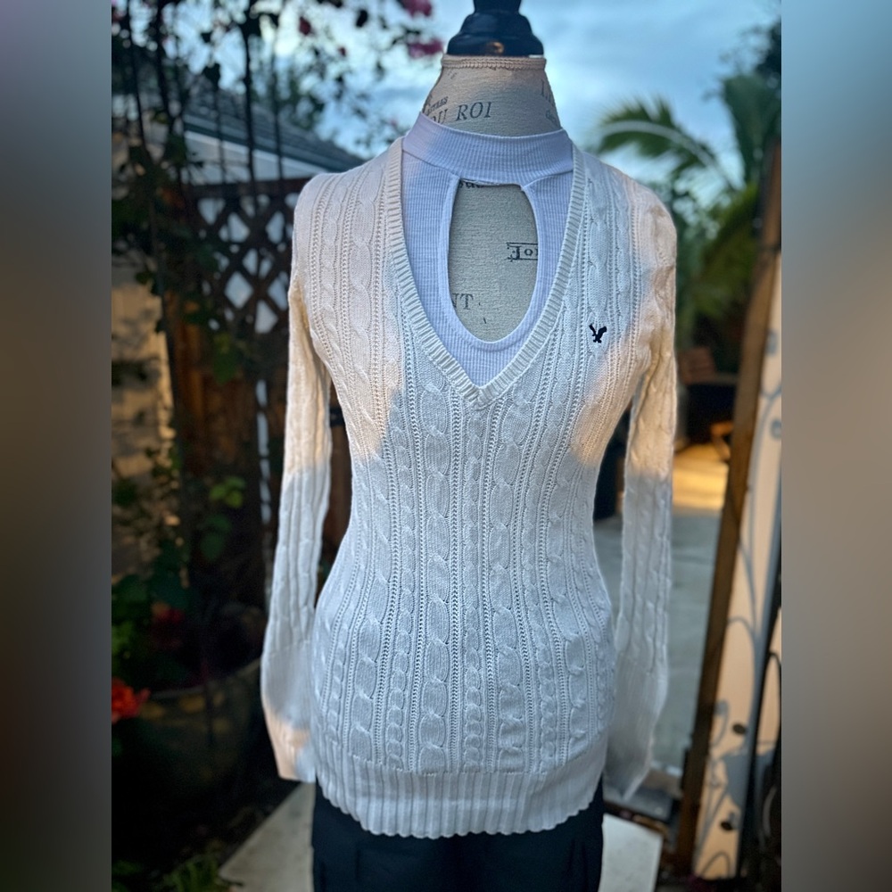 American Eagle Outfitters White V-Neck Sweater